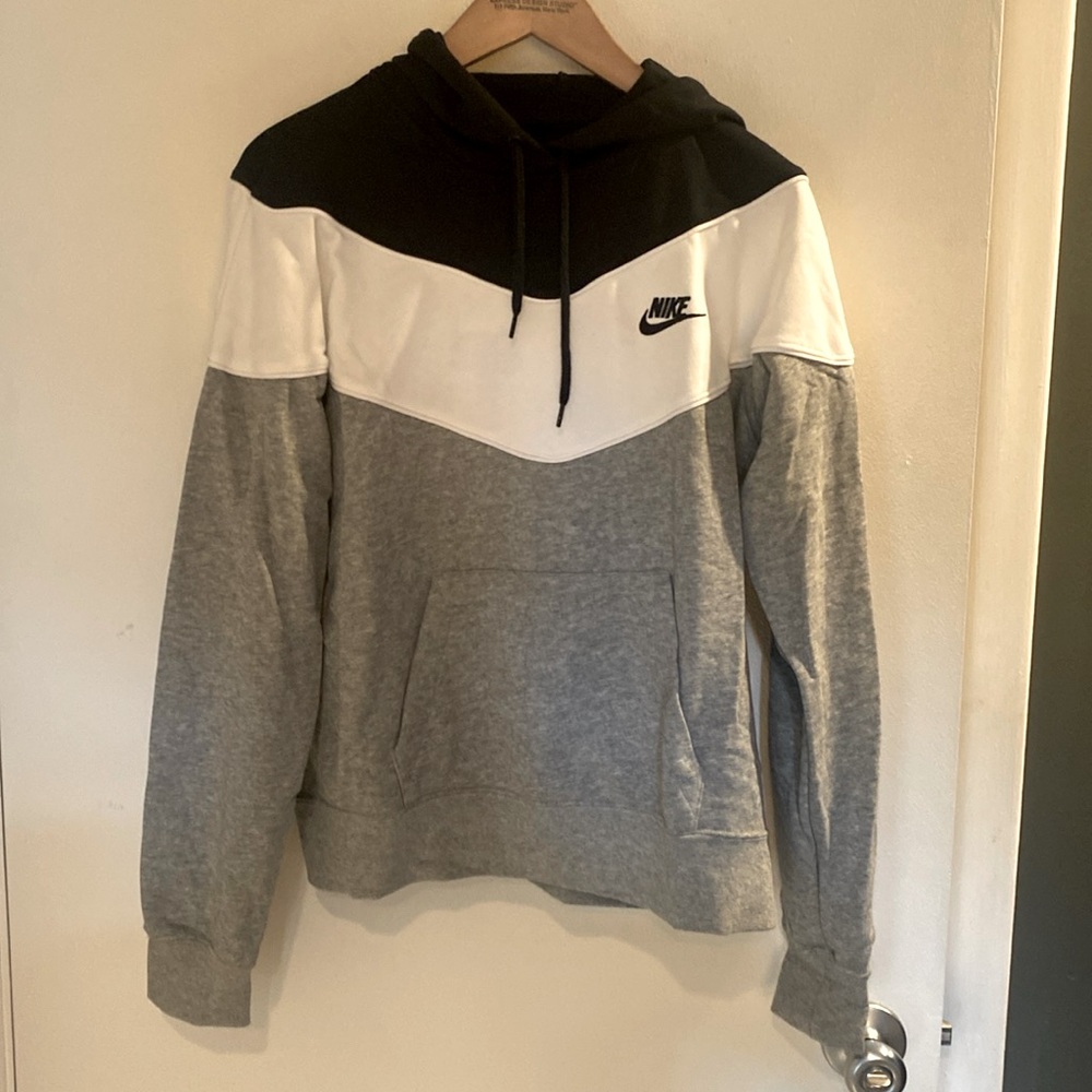 Nike Women’s Tri-colored hooded sweatshirt